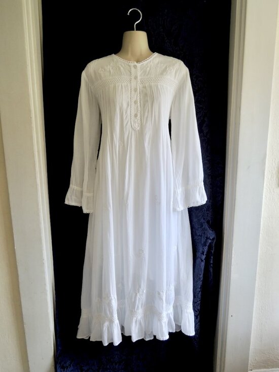 Raiment Fashions Dresses & Skirts - Vintage Raiment Fashions White Fairycore Cottagecore Shift Gown M *Runs L